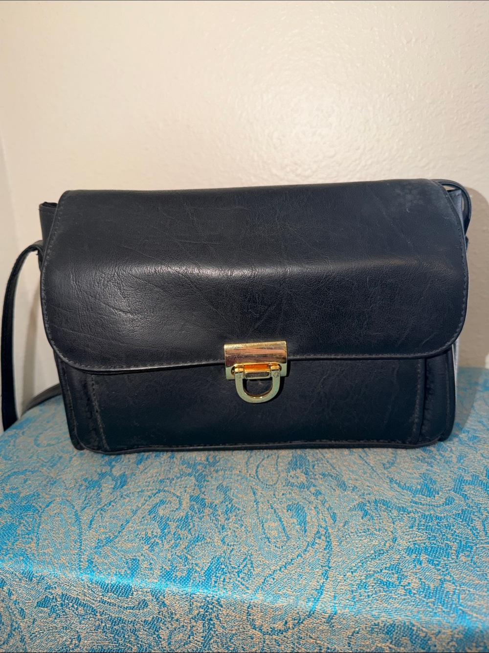 Vintage KOLTOR Black Leather Purse Organization Many Pockets Gold Flip Closure